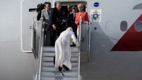 El papa sufre de la cadera y hace fisioterapia