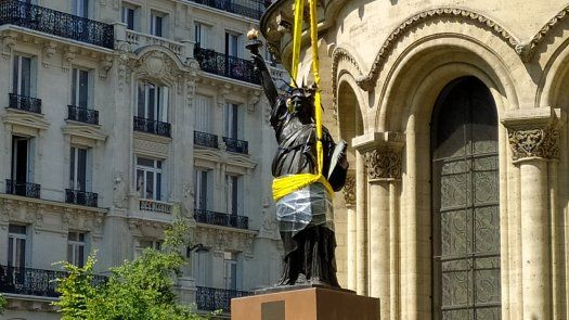 Réplica de bronce de la estatua de la Libertad.