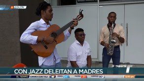 Jóvenes músicos deleitan a las madres colonenses con Jazz