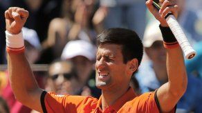 Djokovic se emplea a fondo para citarse con Wawrinka y con la historia