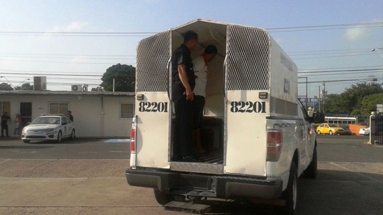 PN sorprende a delincuentes in fraganti en local de La Chorrera