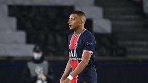 Mbappé causa baja con PSG ante el Lens por una contractura
