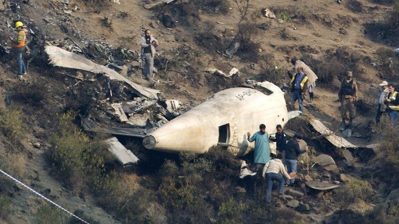 Pakistán investiga accidente de avión que mató a 47 personas