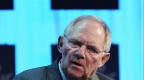 Ministro Wolfgang dice que no es solución dar tiempo a Grecia