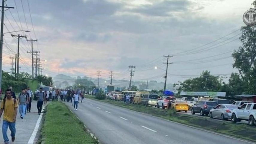 Control de Multitudes despeja la carretera Panamericana en Panamá Este.