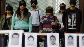 Maestros mexicanos toman sedes de tribunal electoral y fiscalía en Guerrero