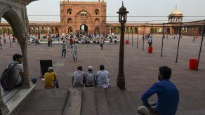 El toque de queda entrará en vigor el viernes y finalizará el lunes.