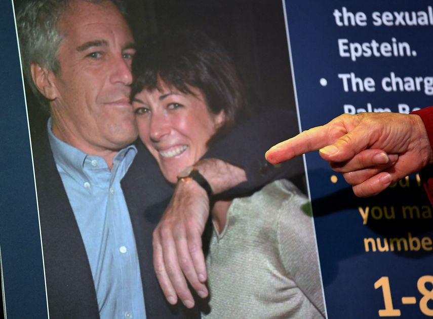 Ghislaine Maxwell fue condenada a fines de 2021 en Nueva York por tráfico sexual de menores en nombre del fallecido financiero Jeffrey Epstein.