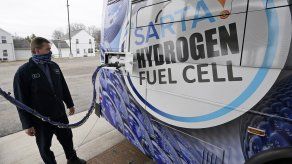 En lugar de usar combustible diésel altamente contaminante, una cuarta parte de los autobuses de ese organismo funcionan con hidrógeno y lo único que emiten es un vapor de agua totalmente inocuo.