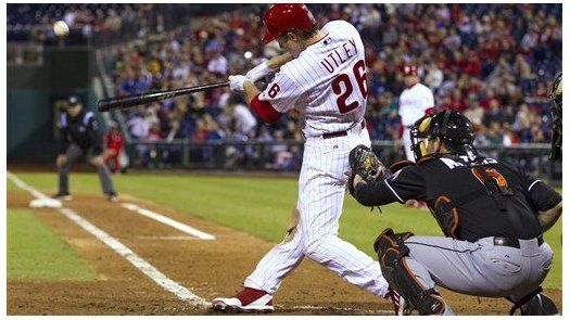 Utley y Halladay, figuras en victoria de Filis, Calicho con 2 impulsadas