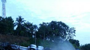 Cisterna con combustible se vuelca en autopista Arraiján-La Chorrera Cisterna con combustible se vuelca en autopista Arraiján-La Chorrera