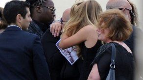 Funeral por la novia asesinada de Pistorius oficiado en Port Elizabeth