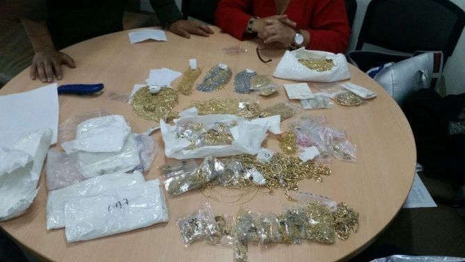 Decomisan seis kilos de oro en aeropuerto de Bogotá a mujer procedente de Panamá