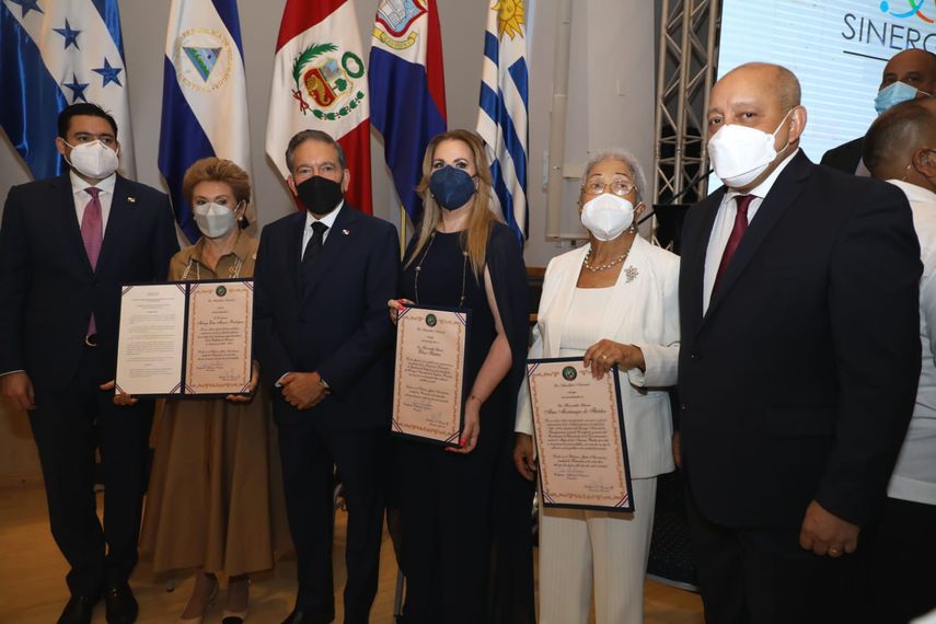 El Foro Regional de la Mujer de Impacto se celebró este martes en la sede del Parlatino y conmemoró la importancia de la mujer panameña enla sociedad.