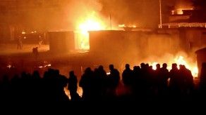 Fuerte incendio consume campo de migrantes en Francia