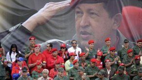 Un 54% de venezolanos prolongaría permiso a Chávez y 38% quiere renuncia