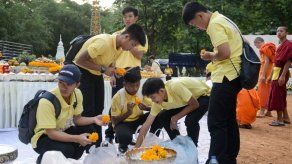 Niños de la cueva tailandesa dan las gracias casi un año después del rescate