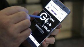 FAA advierte sobre uso de smartphone Samsung en aviones