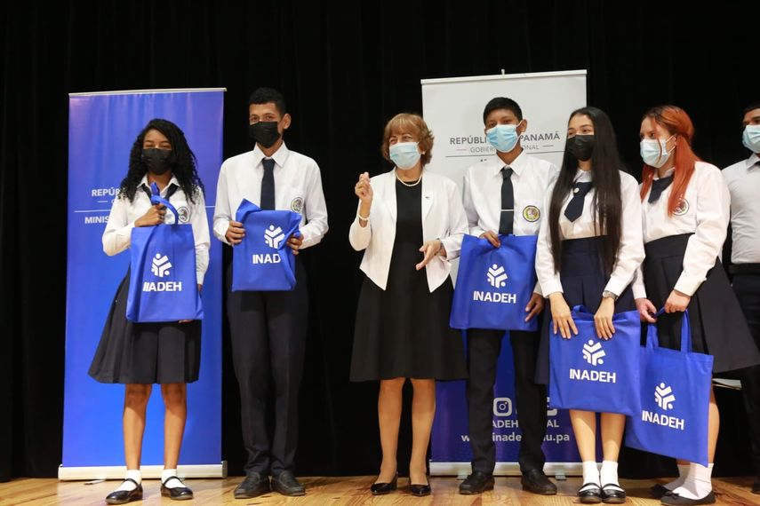 Lanzamiento del Proyecto de Capacitación y Práctica Profesional del Meduca y del Inadeh.