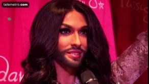 Conchita Wurst conoce a su doble de cera en el Madame Tussauds de Viena