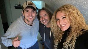 Erika Ender junto a Simon Dumas y James Slater.