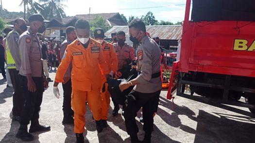 Entre los muertos había un niño y 13 personas resultaron heridas y fueron atendidas en un hospital local.