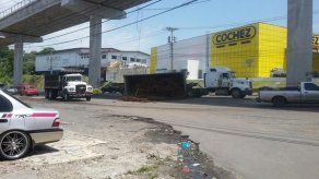 Vagón de camión se volcó en Pan de Azúcar