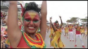 Tradicional Batalla de Flores prende la fiesta del Carnaval de Barranquilla