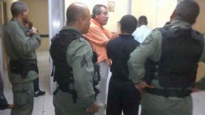 Policía arresta a Alcibiades González