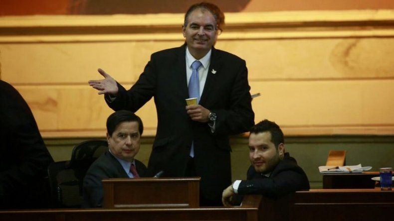 Ministro colombiano sorprende con comentario a actriz porno en su red social