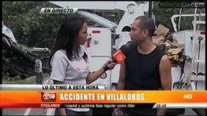 Camión articulado se vuelca en puente de Villa Lobos