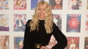 Claudia Schiffer rememora el genio creativo de Karl Lagerfeld