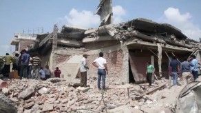Cuatro fallecidos en la India durante la demolición de un edificio