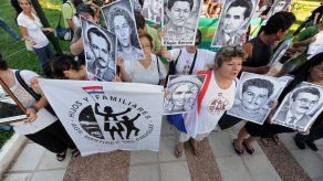 Imponen multa de mil dólares a defensor de acusados por masacre en Paraguay