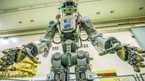 Nave con robot humanoide ruso no logra acoplarse a estación espacial