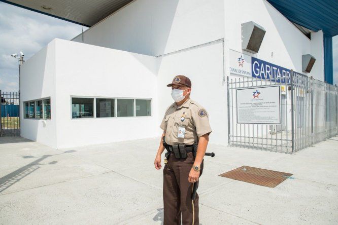 Canal de Panamá mantiene su tránsito protegiendo a su fuerza laboral