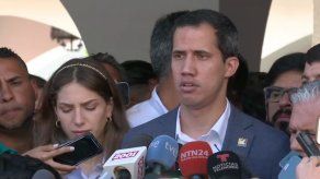 Guaidó advierte a militares que bloqueo de ayuda es crimen de lesa humanidad