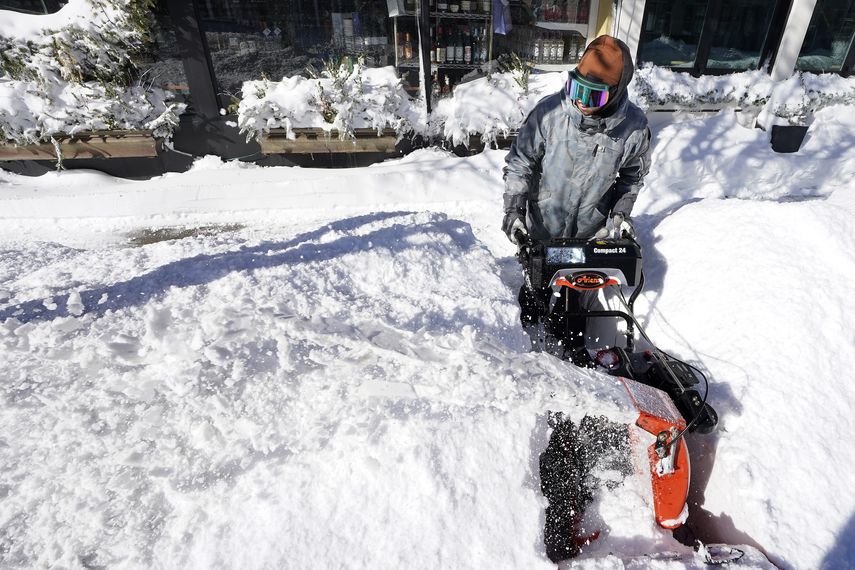 Peligrosos vientos bajo cero y nevadas enfriaron muchos lugares desde Virginia hasta Maine.&nbsp;
