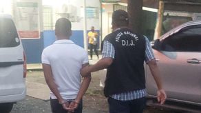 Aprehenden a hombre y a una menor de edad en una casa de citas en La Chorrera. Aprehenden a hombre y a una menor de edad en una casa de citas en La Chorrera.