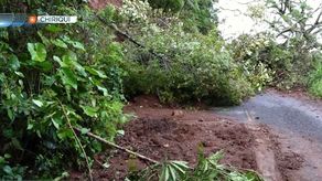 Se registra derrumbe de tierra en una carretera del distrito de Boquete.