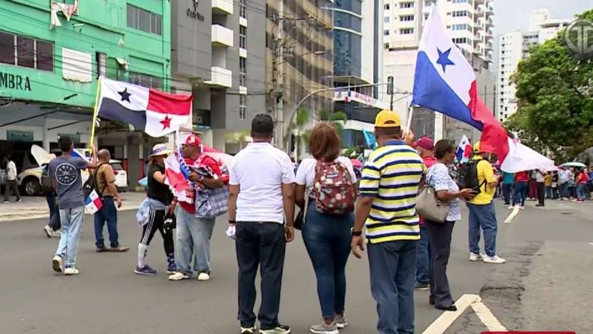 Avanzan las manifestaciones de gremios hacia la Asamblea Nacional en rechazo a la nueva ley de la CSS.