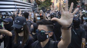 Miles marchan en Hong Kong pese a prohibición