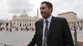 Renuncia abogado de ex mayordomo del Papa