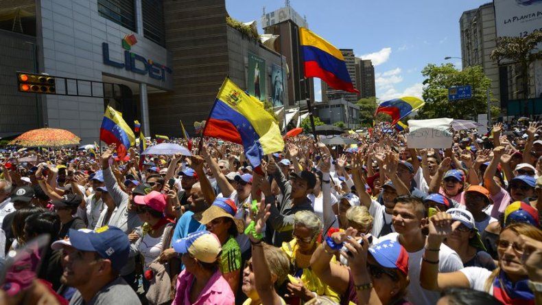 El chavismo y la oposición retoman pugna callejera con llamados a protestas