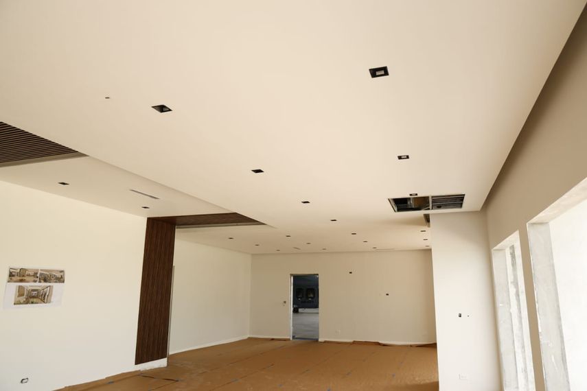 La empresa no mantenía personal idóneo ni activo en la obra. La empresa no mantenía personal idóneo ni activo en la obra.