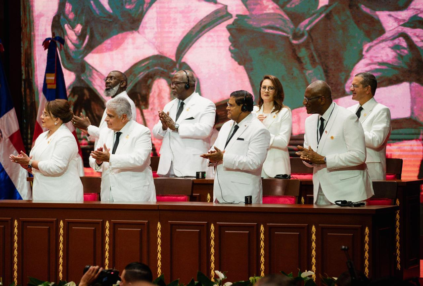 Presidente Mulino asiste a la juramentación de Luis Abinader