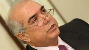 Exembajador colombiano en Perú regresa a Bogotá a entregarse