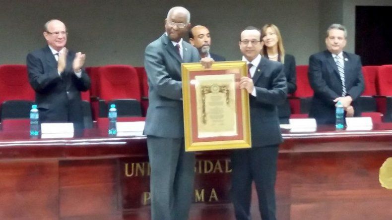 Entregan credenciales a Eduardo Flores y nuevas autoridades de la UP