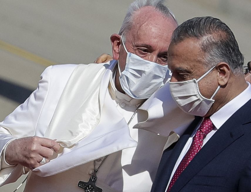El papa Francisco﻿ y el primer ministro Mustafa al-Kadhimi.