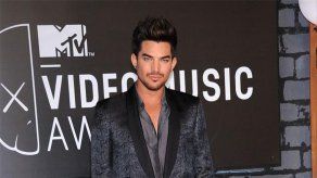 Adam Lambert tiene relaciones con artistas que esconden homosexualidad